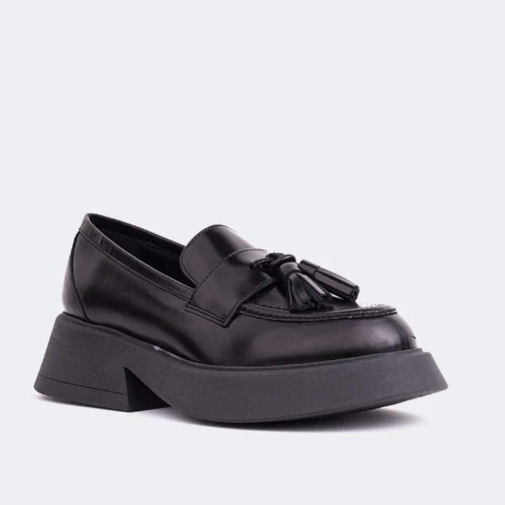 Like NEW L'Intervalle Black Leather Tassel Chunky Loafers Sz 8 "Cheerio"